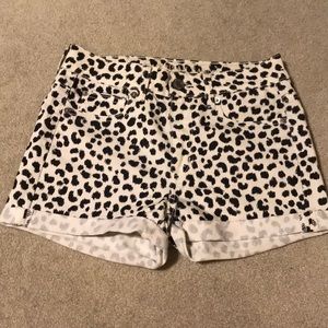 Cheetah high waisted American Eagle shorts!